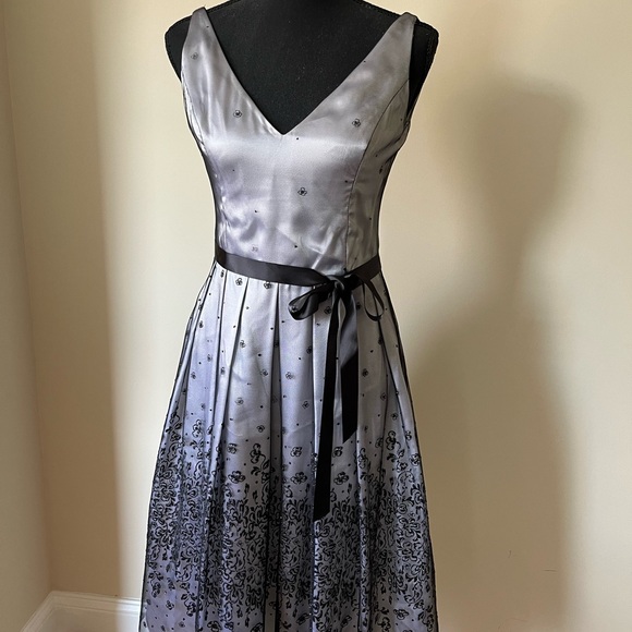 Evening dress -sleeves - Picture 4 of 11